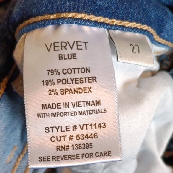 High-Rise Women’s Blue Flare Jeans with Button-Fly - Picture 3 of 4